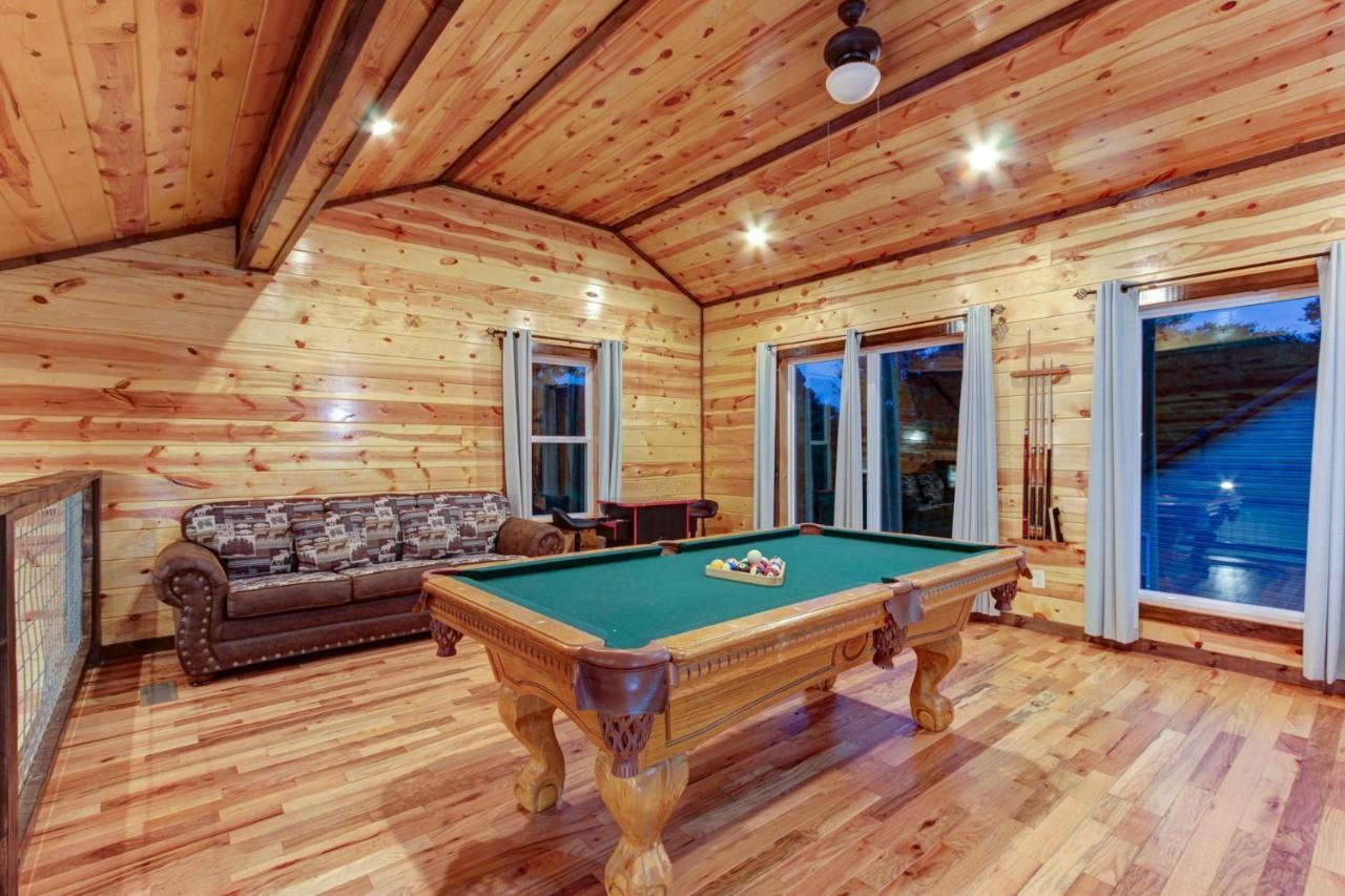 3 Master Bedrooms - Sleeps 10 - Location - Game Room - Hot Tub Pigeon Forge Exterior foto