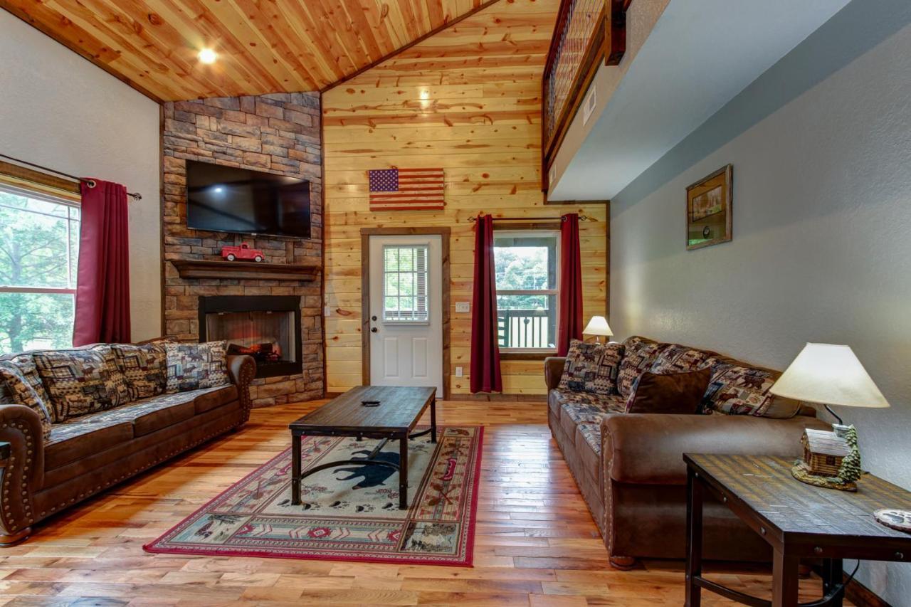 3 Master Bedrooms - Sleeps 10 - Location - Game Room - Hot Tub Pigeon Forge Exterior foto